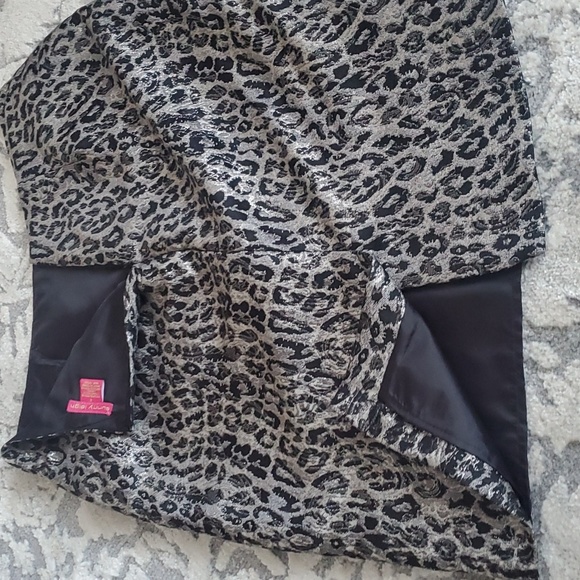 Skirt - Picture 4 of 4